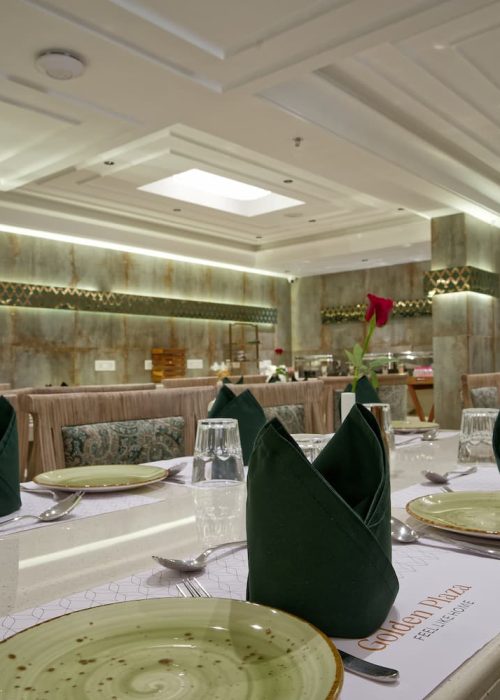 Hotel Golden Plaza-Restaurant-9