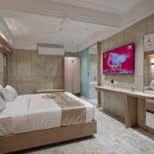 Hotel Golden Plaza-Rooms-9